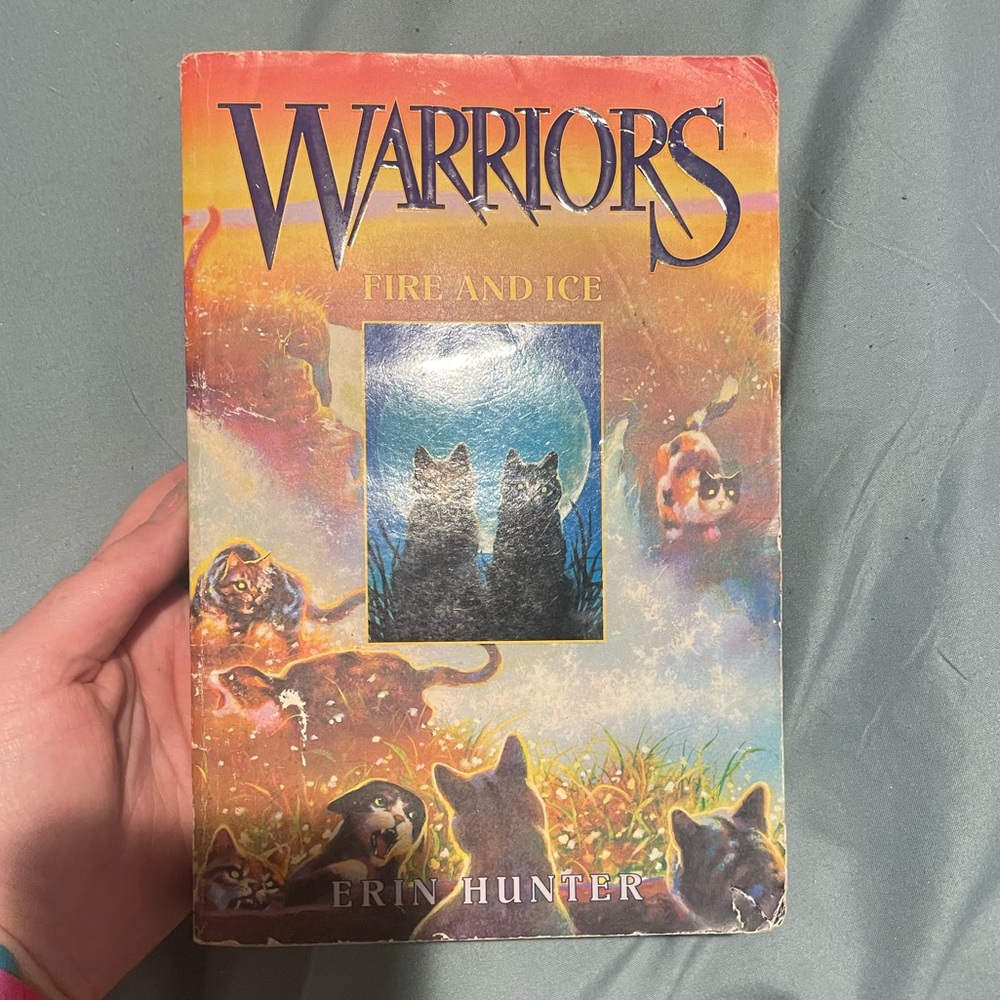Warriors Book 2 (Vintage Cover)